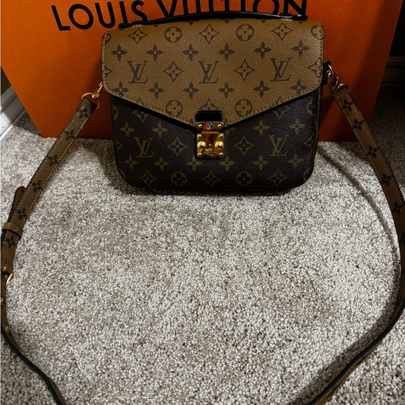 Louis Vuitton reverse monogram Pochette Métis - Picture 7 of 7